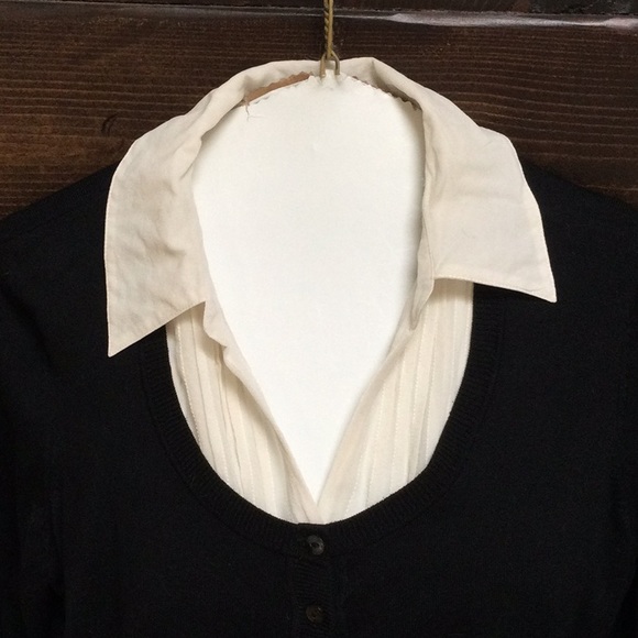 💋 4/$30 Liz Claiborne sweater buttondown top - Picture 2 of 7